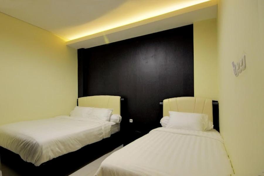 Hotel Dekost Madiun Exterior foto